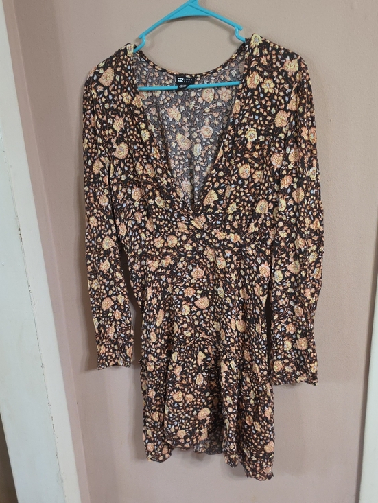 Billabong Dresses & Skirts - Billabong Brown Floral Wrap Dress with Cream & Peach Accents